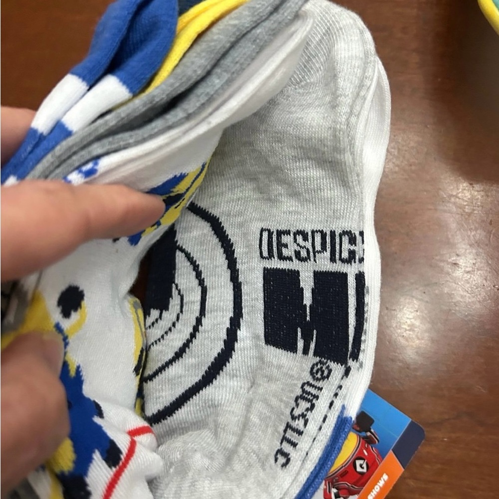 NEW NO SHOW SOCKS (DESPICABLE ME-4) lot of 6 pairs size 4-10 - Picture 7 of 9